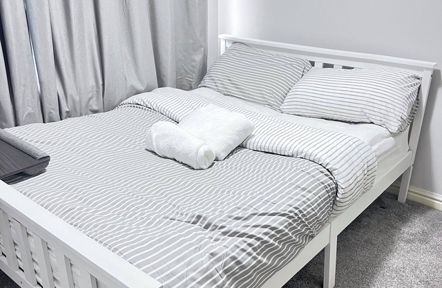 Private Double Room in Peaceful Neighbourhood close to Wigan City Centre.