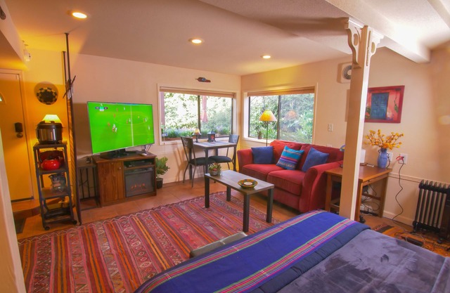 Private Edmonds Studio Apartment