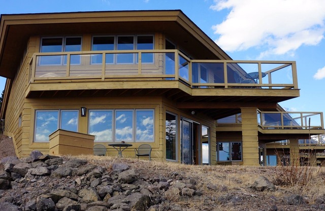 Private End Condo on Superior w/Panoramic Views! Fireplace & Private Sauna!