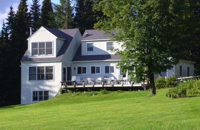Private Family Retreat, Lake Access, XC Ski- IN/OUT