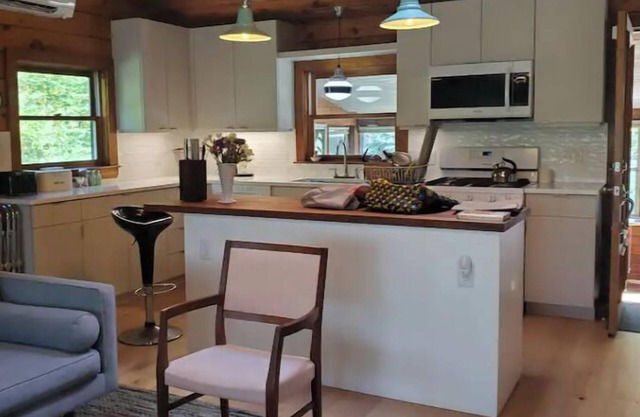 Private family retreat on Swan Pond