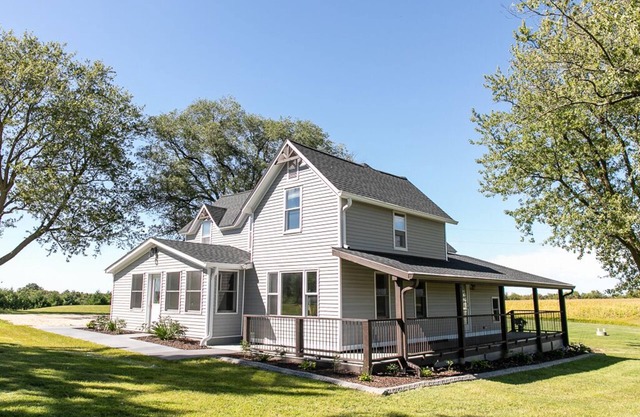 Private Farmhouse - Enjoy 36 Acres to Relax, Unwind & Enjoy the outdoors.