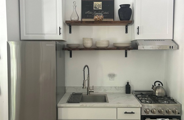 Private garden district apartment