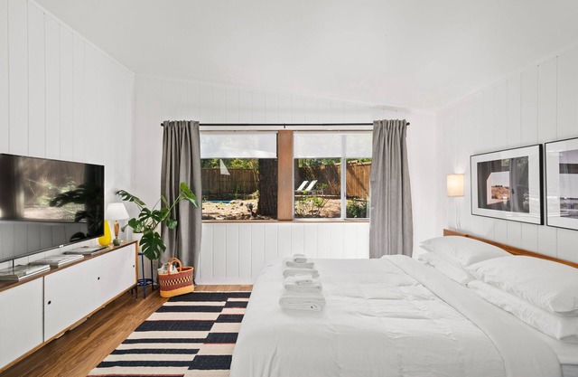Private Guest-Suite in Architecturally-Renowned MCM Home
