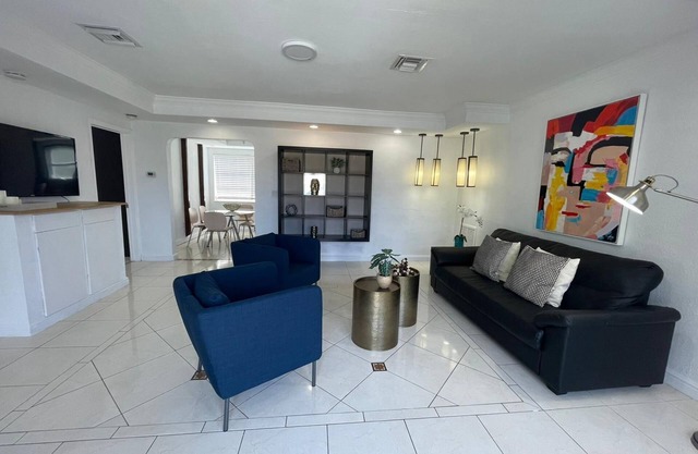 Private Home Close to Hollywood Beach