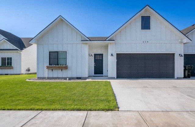 Private Home, Garage & Yard - #650 Boardman