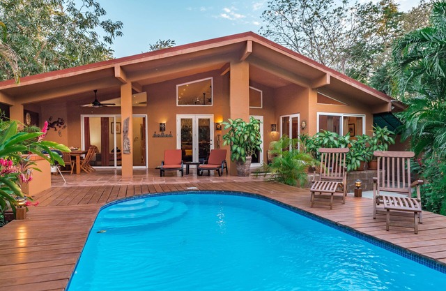 Private House Steps to the Beach Pool Surf 3/2 bath 2 Free Bikes Surf boards