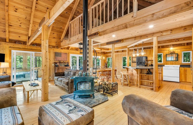 Private Island for family adventure! Cozy cabins, boating, swimming, memories!