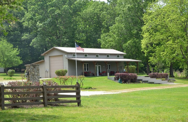 Private lake with breathtaking morning and sunset views! (Pet- Friendly)