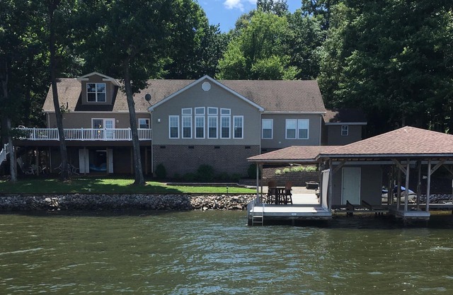 Private lakefront 6BR home with Handicap access