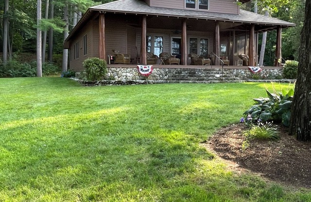 Private Lakefront Rustic Camp on Squam Lake! Close to town.
