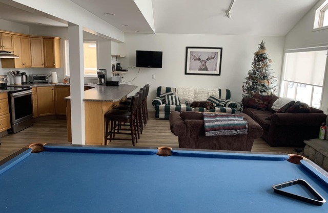 Private Large Chalet True Ski-In Ski-Out Perfect Location, Family/Pet Friendly