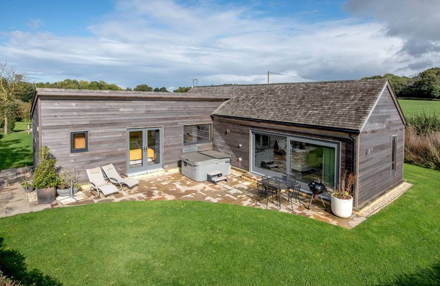 Private lodge with countryside views and Hot tub