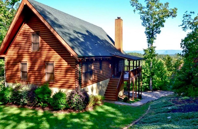 PRIVATE LOG CABIN WITH INCREDIBLE VIEW - ONLY 4 MILES TO LAKE JAMES -