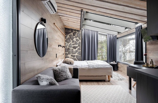 Private & Luminous Suite with lake views