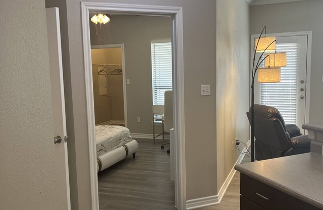 PRIVATE LUXURY APARTMENT with THE ADVANTAGE OF RESORT-LIKE AMENITIES