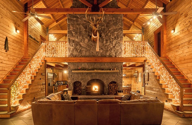 Private Luxury Cabin Deep in Nature. 175 Acres. Near Fryeburg, Bridgeton, Conway