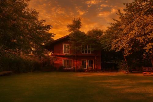 Private Luxury Farm with Pool, Garden & Game Room