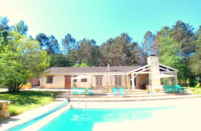 Private luxury villa with private pool in the nature of the Dordogne in Ladouzen