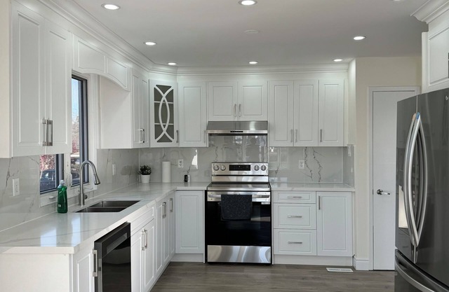 Private Main Floor Retreat in St. Thomas – Spacious & Ideal for a Relaxing Stay!