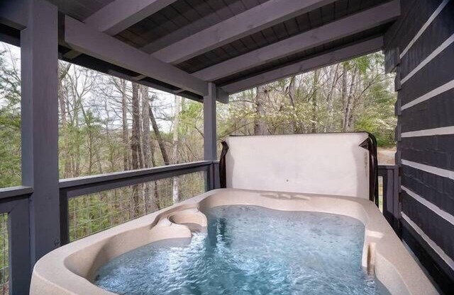 Private Oasis, Rustic Cabin with all the Modern Updates