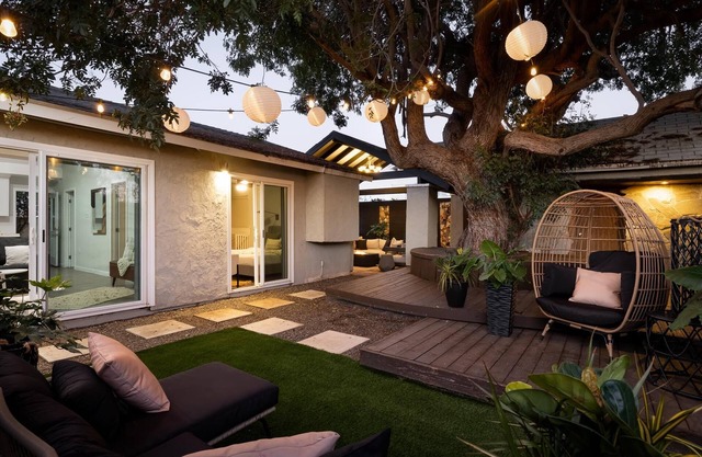 Private outdoor lounge w/fire pit, King Bed, BBQ, A/C, & fully stocked kitchen