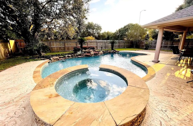 Private Outdoor Spa/Pool 5 Bedrooms Resident Home