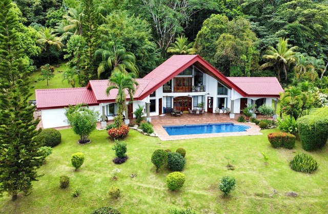 Private Paradise - Lovely, spacious home with large pool and ocean view