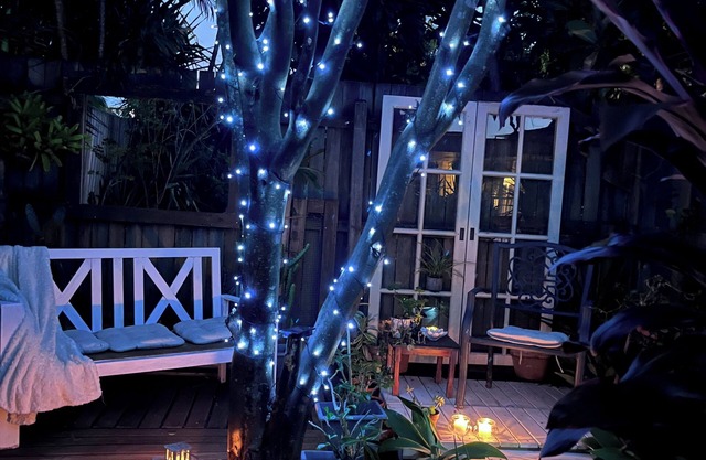 Private, Peaceful, Cosy Tiny House with a pool, close to everything.