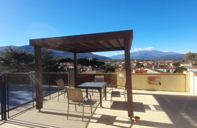 Private pool with incredible view! Quiet single-storey villa ideal for 4 people.