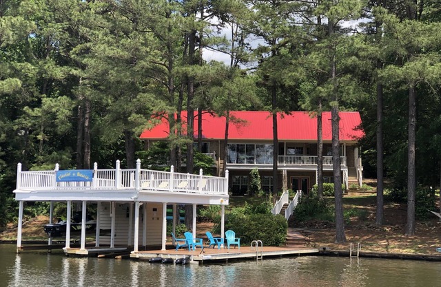 Private Point Lot! Jump Dock, Pool & Ping Pong Tables! Paddle Boards, Kayaks!