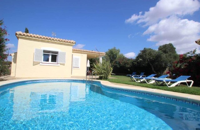 Private pool, beautiful garden, 3 bathrooms, gas central heating for winter - Casa Olivos -