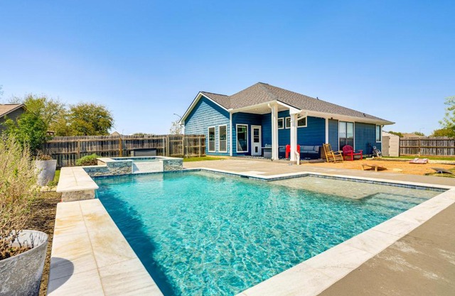 Private Pool and Hot Tub Wild Horse Home!