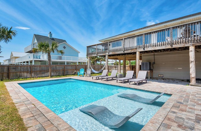 ⭐Private Pool-Easy Walk to Sound & Gulf-Dog Friendly-3BR Sun and Sand Retreat⭐