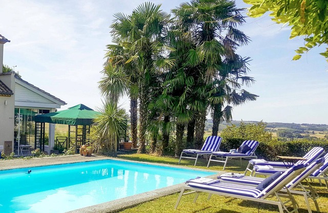 Private pool, great views, AC, walk into town, weekly market, shops, restaurants