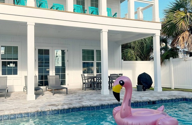 Private pool! Private Beach Access! Room for the whole family or team!