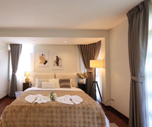 Private Pool Villas Sukhumvit 26 Near BTS Phrom Phong and EmSphere