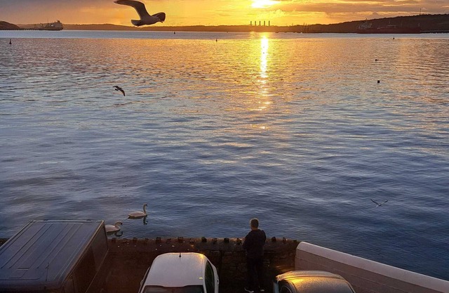 Private quay, balcony, amazing sea views, free parking, Old Castle Pembrokeshire