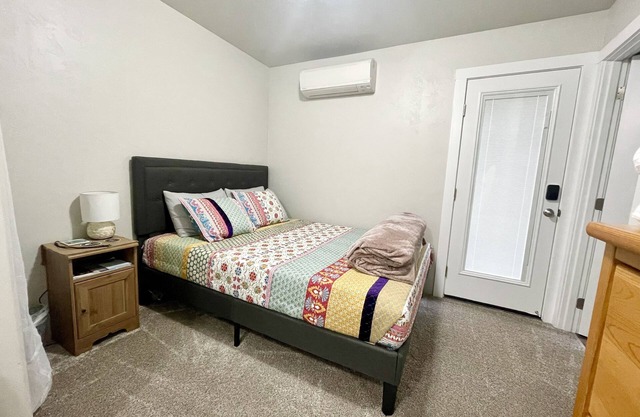 Private Queen Room w/Bathroom