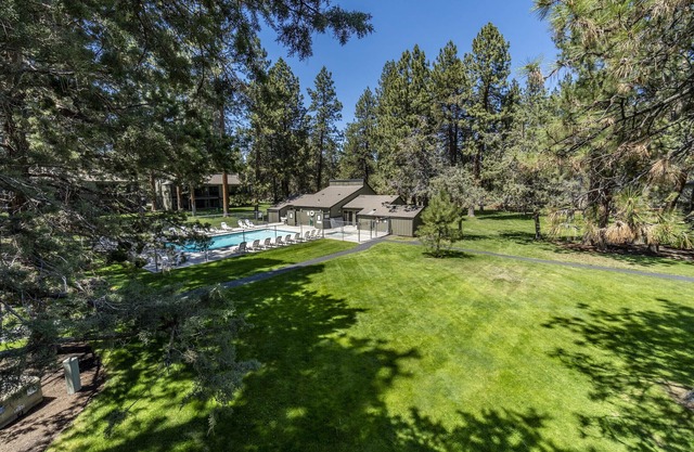 Private, Quiet 2 Bedroom Condo w/Pool & Hot Tub