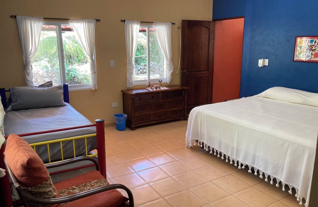 Private Quiet and Charming bungalow in serene Santa Elena with AC, WiFi