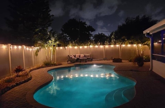 PRIVATE/QUIET Heated Pool,Jacuzzi, Grill,5min to Beach Fishing Pier,Washer&Dryer