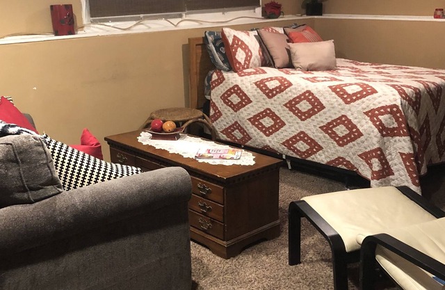 Private, Quiet Room In A Home In The Suburbs. Easy Access To Main Interstates