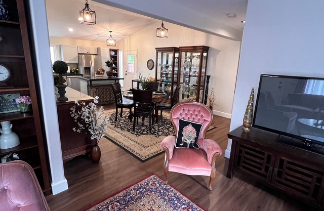 Private Residence Near Downtown & Amenities