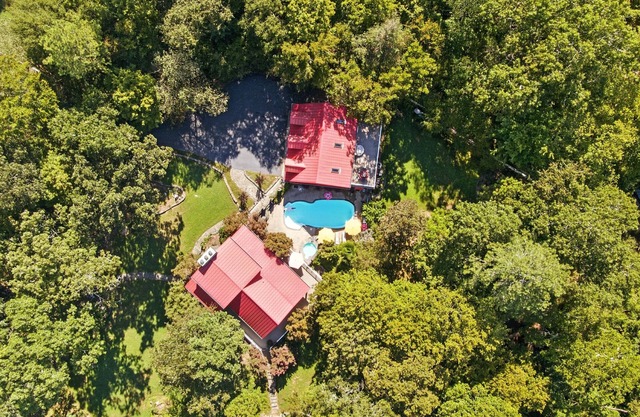 Private Retreat w/Hot Tub, Pickleball, Games & Gym