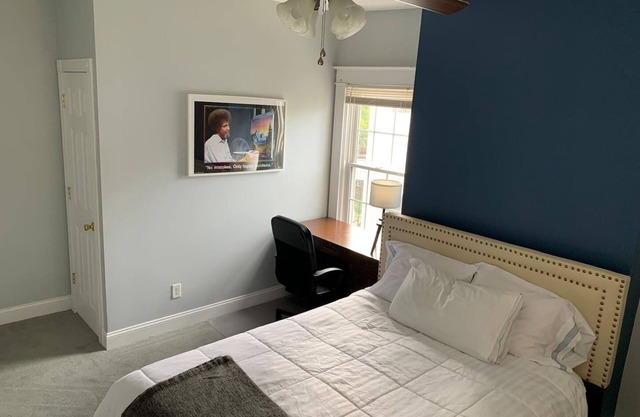Private room 2 perfect for traveling professionals