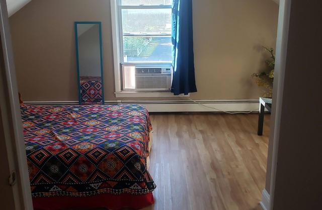 Private room avail. in safe and quiet neighborhood.