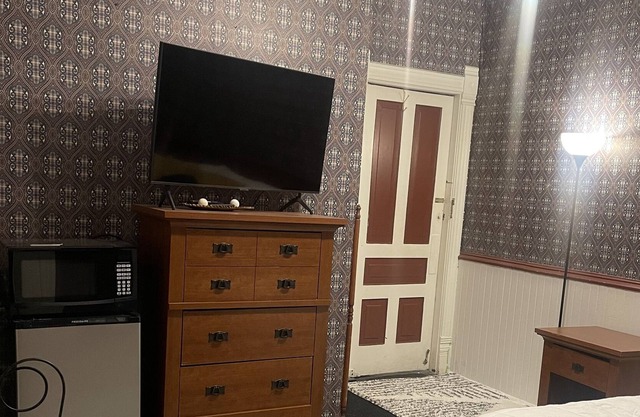 Private Room Downtown South Bend by the Studebaker House