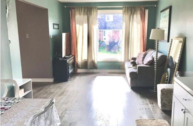 Private room in basement close to all shopping and bus stop in North bay