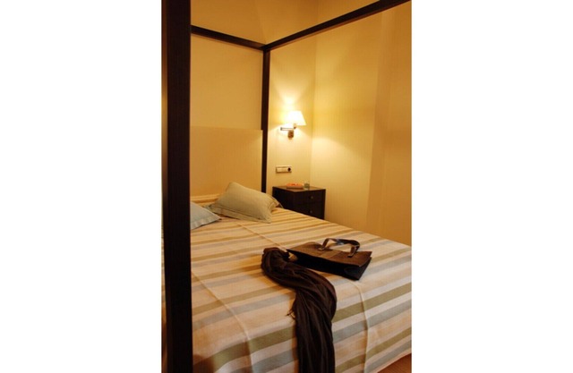 Private room in charming rural hotel (3 people)